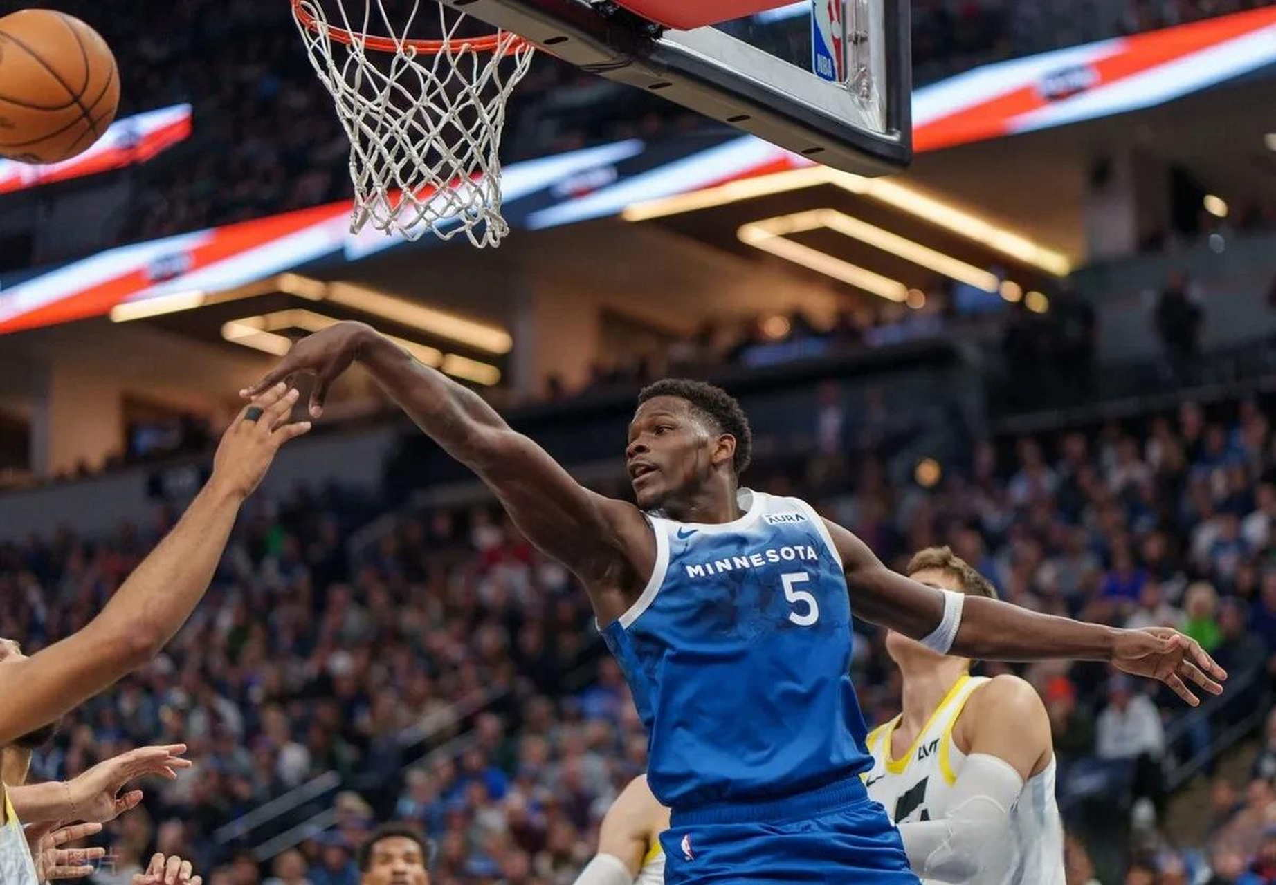 详细阅读:九游手机入口官网-关于这也行?风云突变明尼苏达森林狼赛前调整名单明尼苏达森林狼防线松动备战NBA总决赛,詹姆斯在瑞士队比赛中连败的信息 九游手机入口官网-关于这也行?风云突变明尼苏达森林狼赛前调整名单明尼苏达森林狼防线松动备战NBA总决赛,詹姆斯在瑞士队比赛中连败的信息